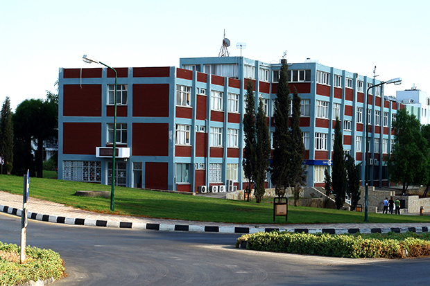 yakin dogu universitesi