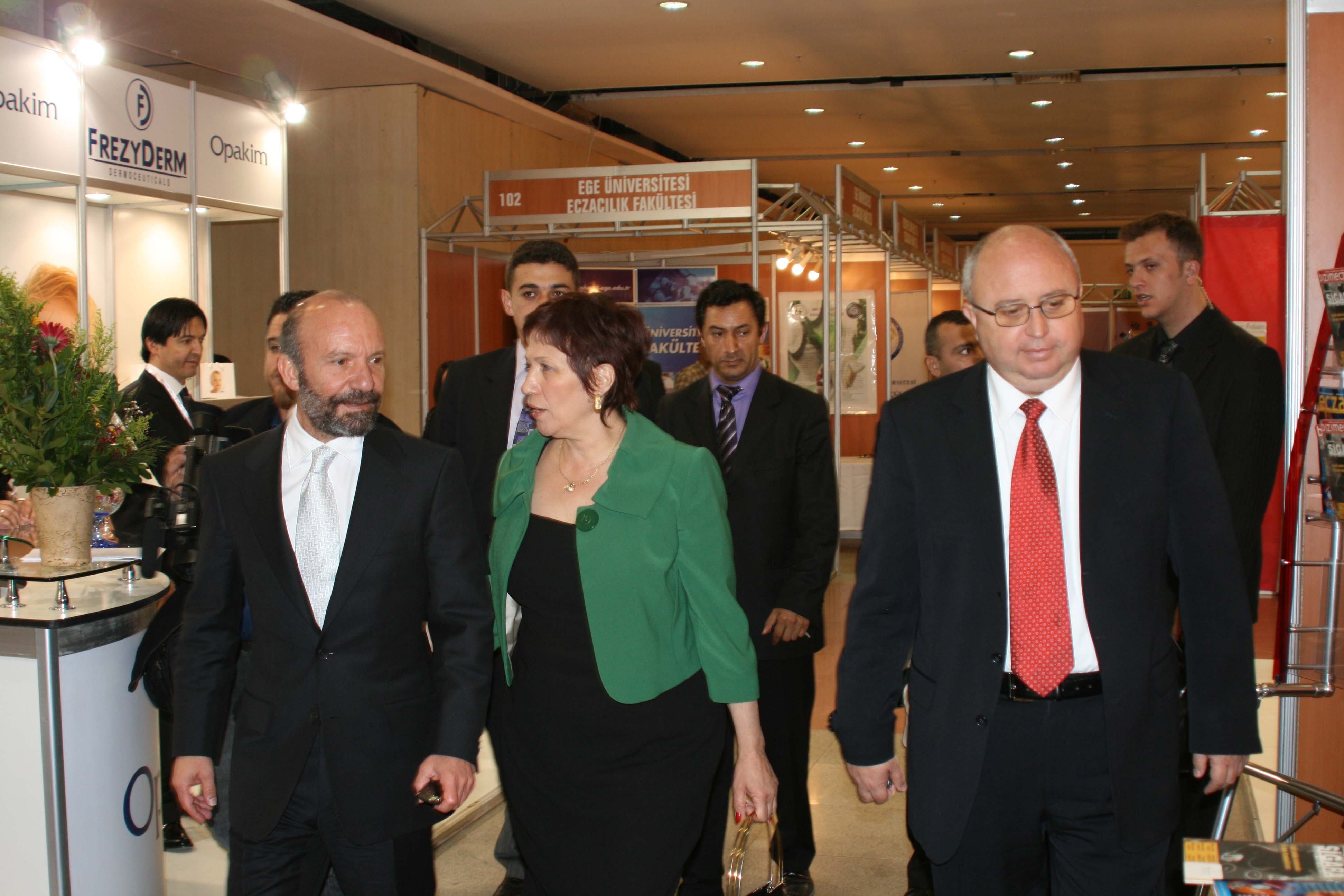 2006-2007 yılı Eczacılık Fakültesi Faaliyetleri 2006-2007 yılı Eczacılık Fakültesi Faaliyetleri
