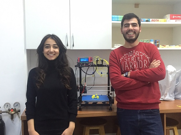 Yakın Doğu Üniversitesi, Biyomedikal Mühendisliği Öğrencilerden Üç Boyutlu Yazıcı ve Kas Sinyalleri İle Hareket Eden Protez El Tasarımı