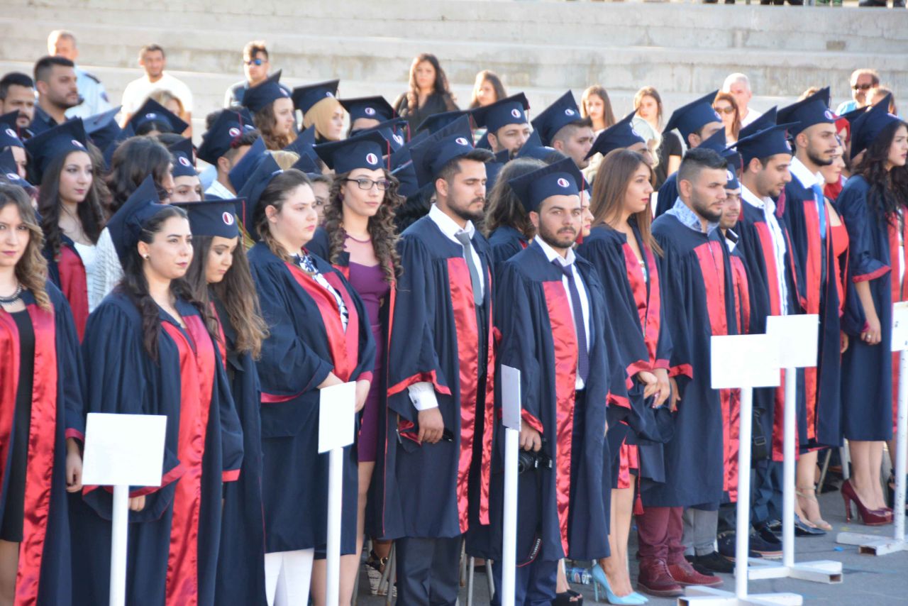 Yakın Doğu Üniversitesi Sağlık Hizmetleri Meslek Yüksekokulu Mezunları Diplomalarını Aldı