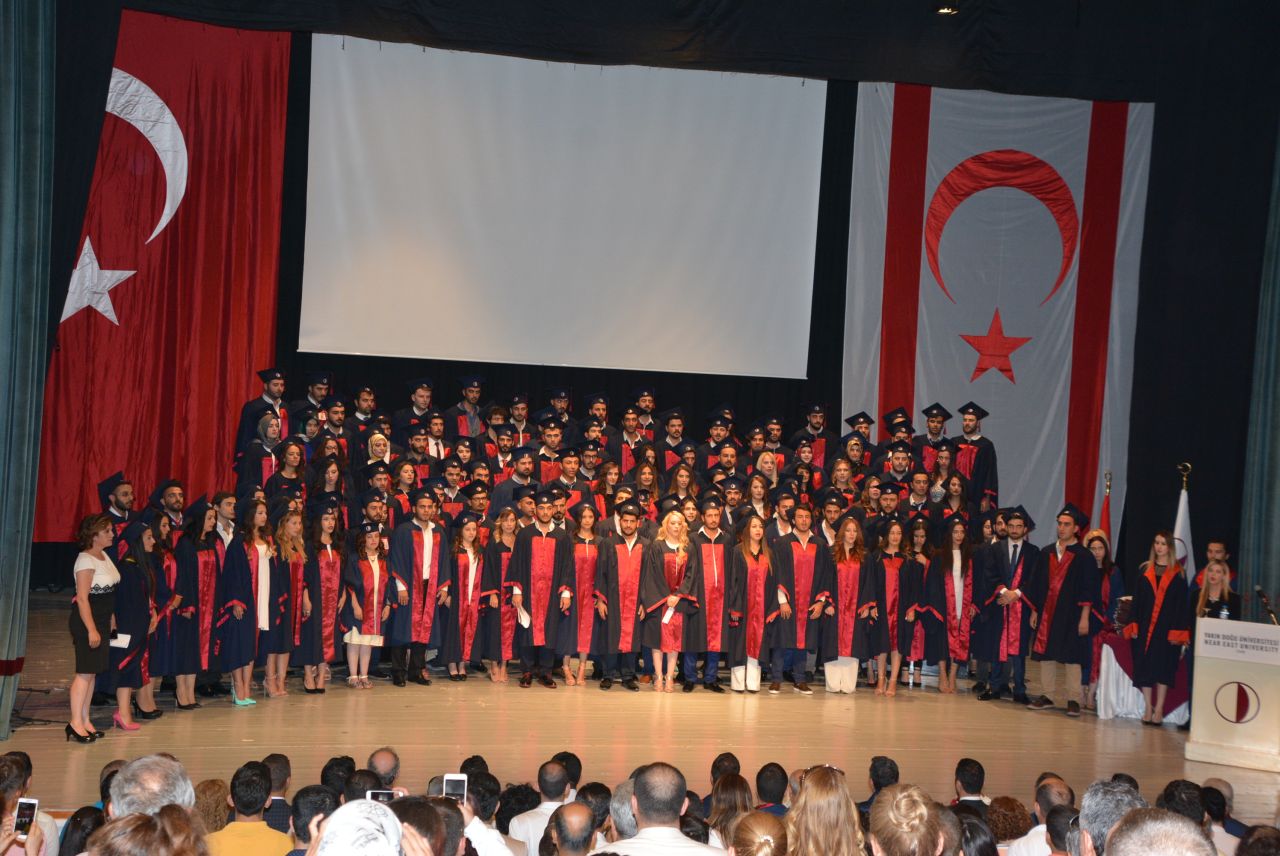 Yakın Doğu Üniversitesi Hukuk Fakültesi Mezunları Diplomalarını Aldı
