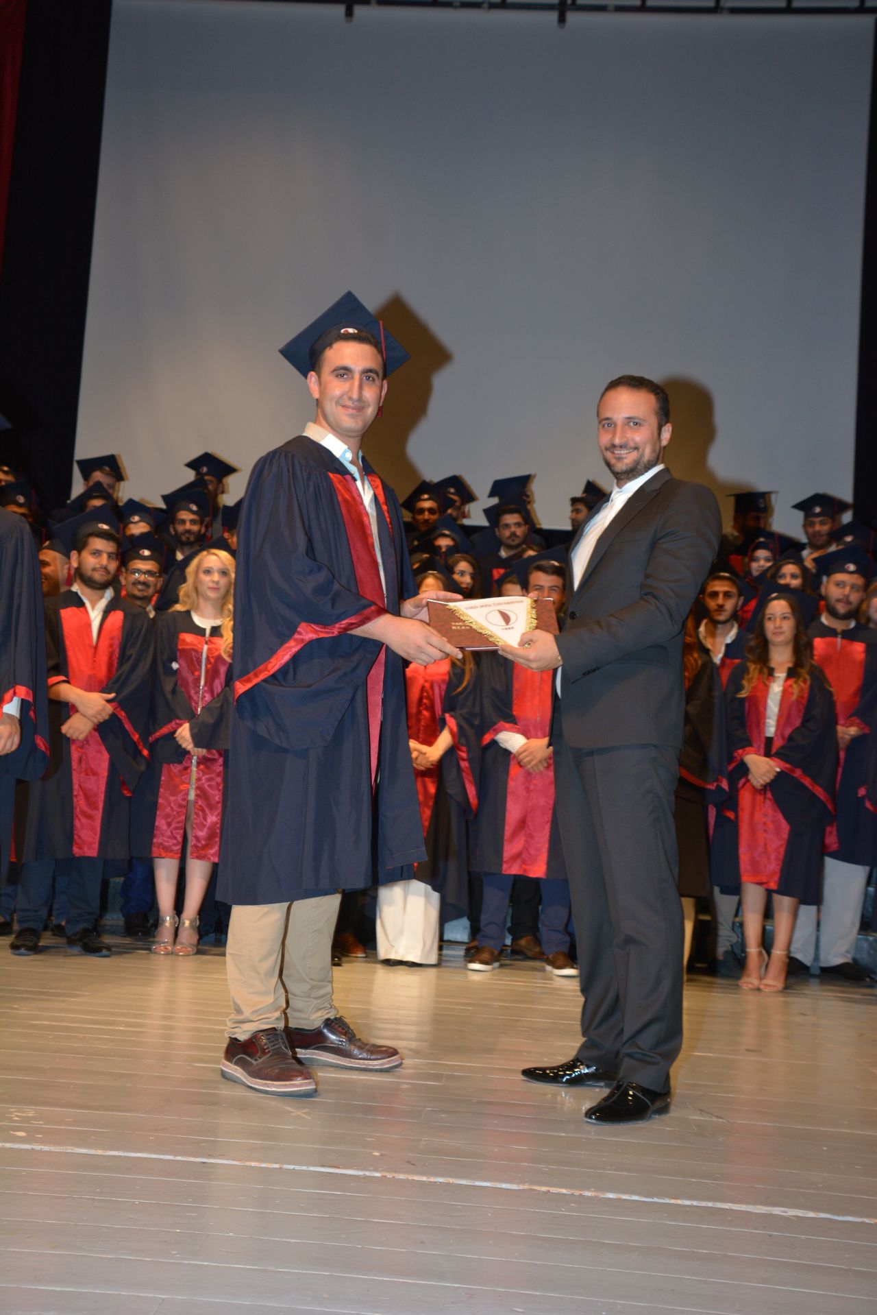 Yakın Doğu Üniversitesi Hukuk Fakültesi Mezunları Diplomalarını Aldı ...