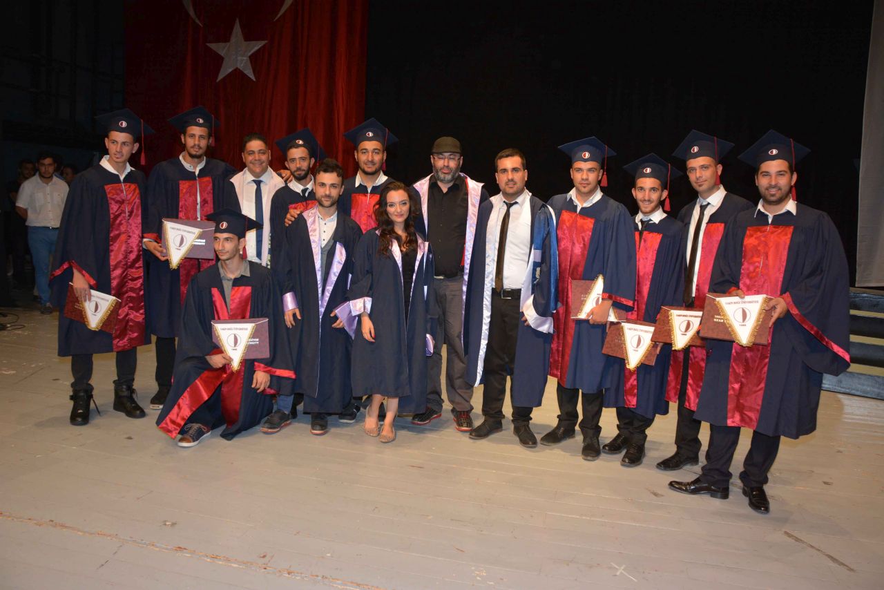 Yakın Doğu Üniversitesi Mühendislik Fakültesi Mezunları Diplomalarını Aldı