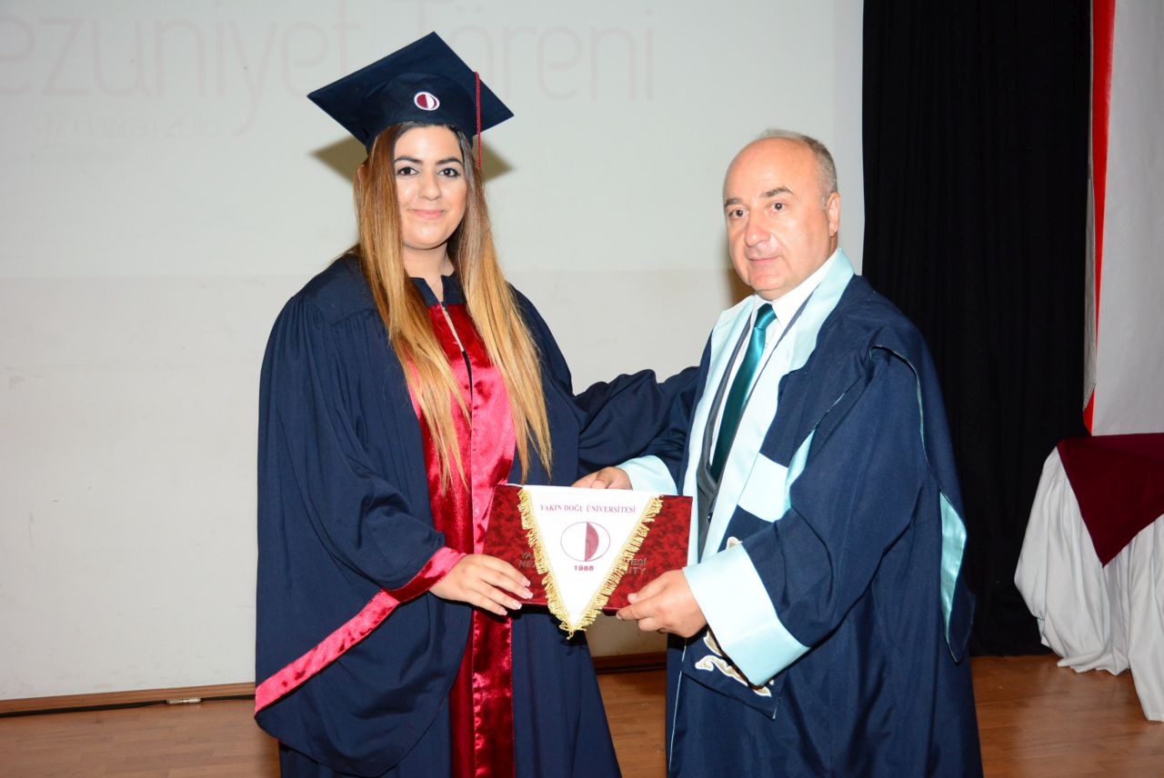 Güzel Sanatçılar ve Tasarımcılar Diplomalarını Törenle Aldı