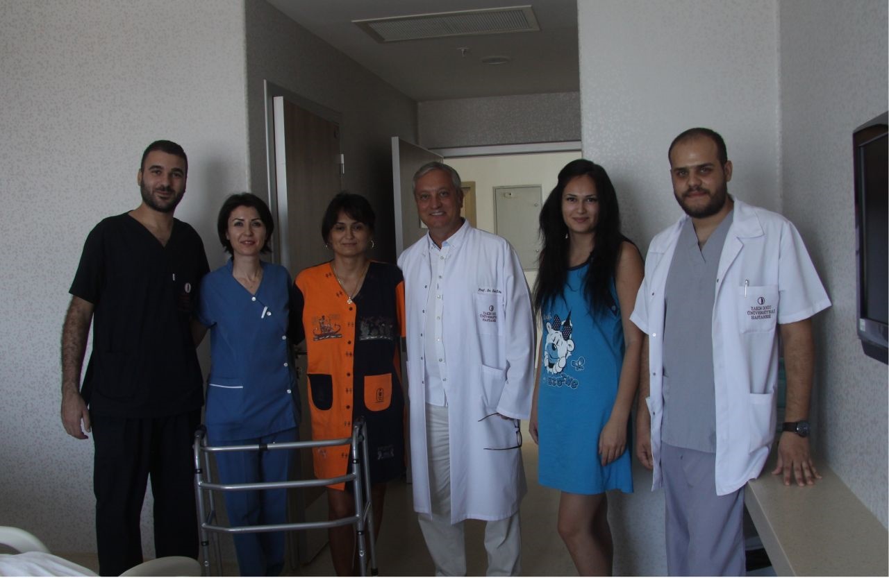 Romanya ve Türkiye’de Hastalığına Çare Bulunamayan Hasta Sağlığına Yakın Doğu Üniversitesi Hastanesi’nde Kavuştu