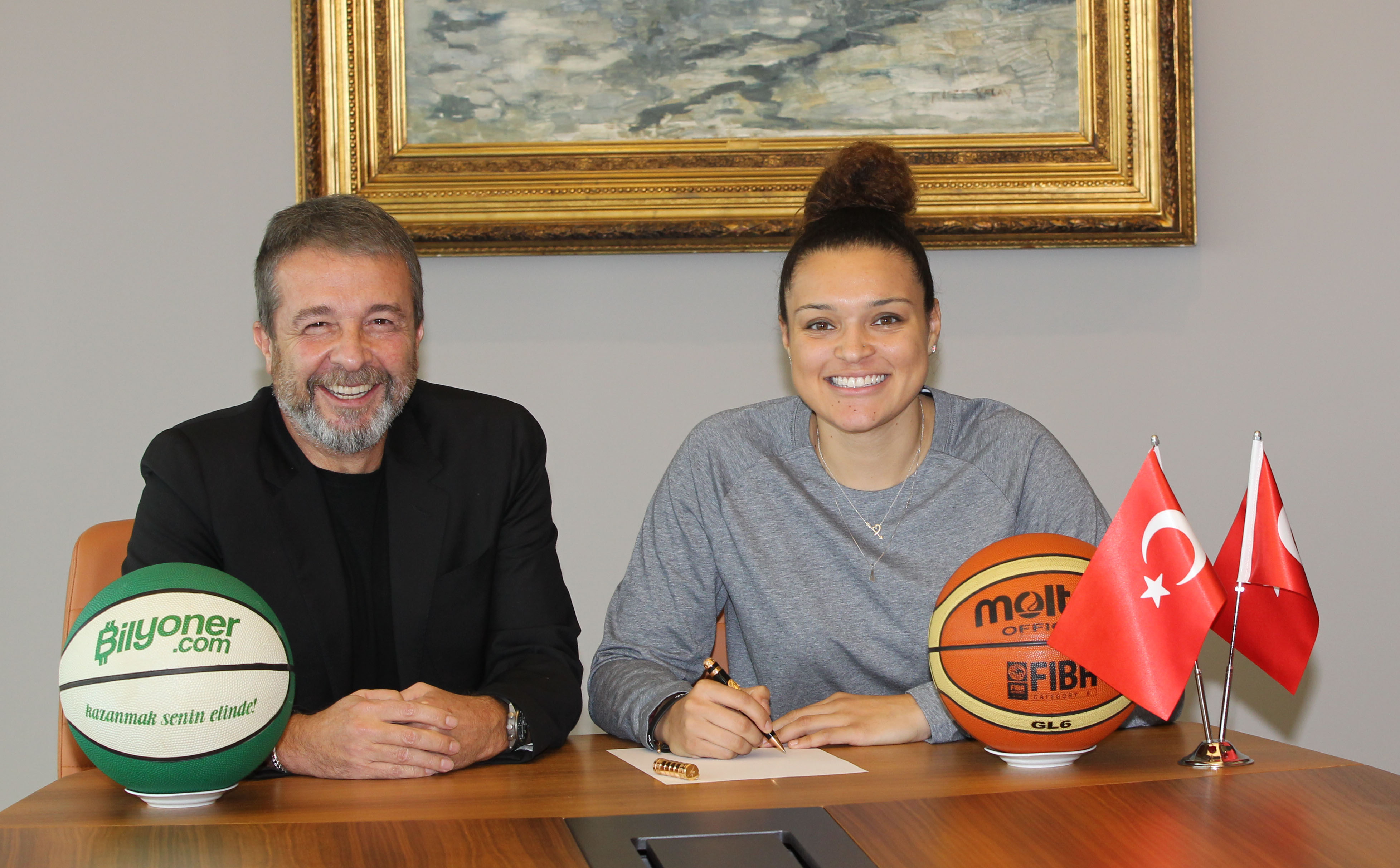 Yakın Doğu Üniversitesi Kadın Basketbol Takımının Yeni Transferi Kayla McBride İmzayı Attı
