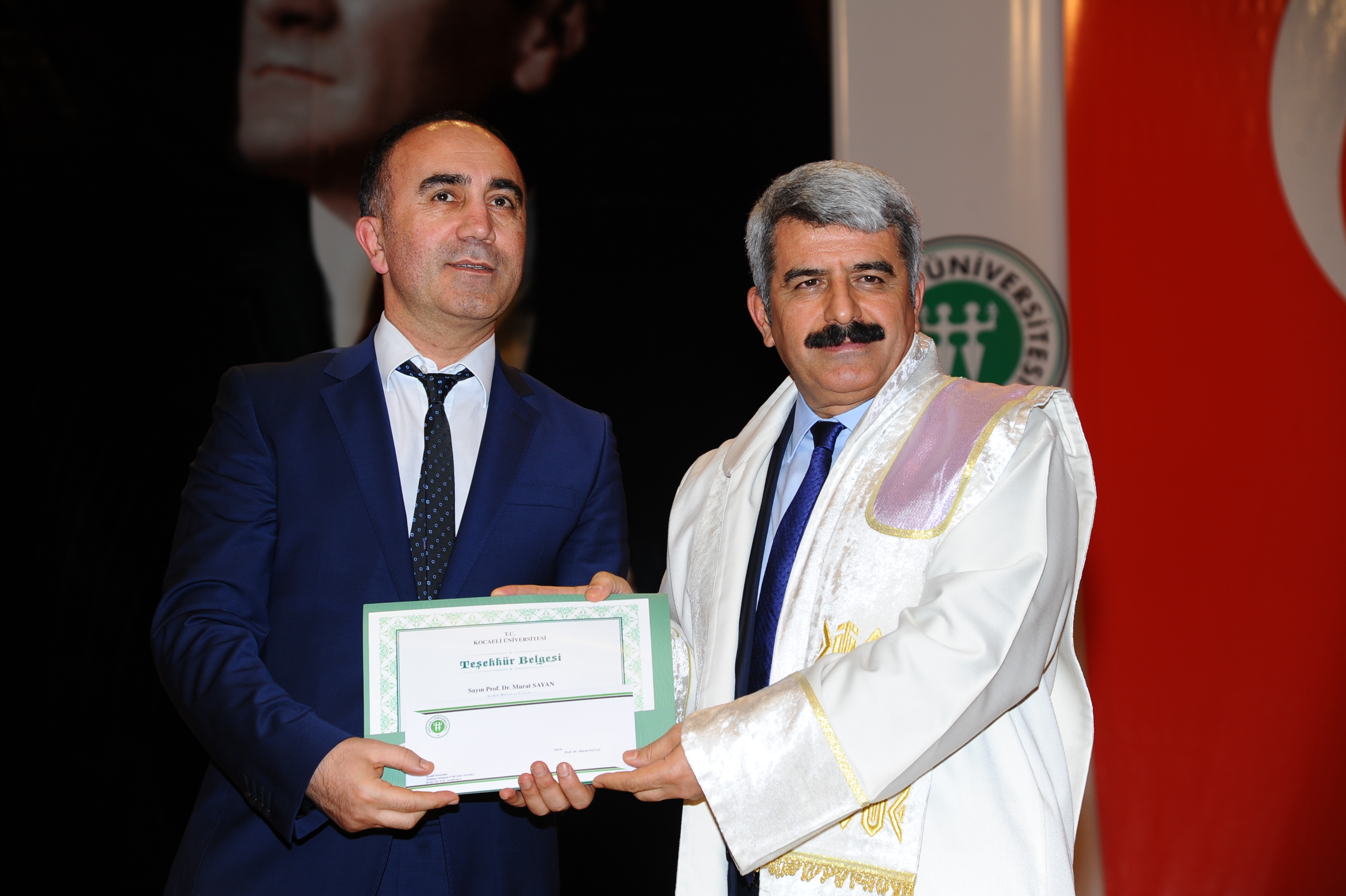Yakın Doğu Üniversitesi DESAM Öğretim Üyesi Prof.  Dr. Murat SAYAN’a Bilimsel Başarı Ödülü