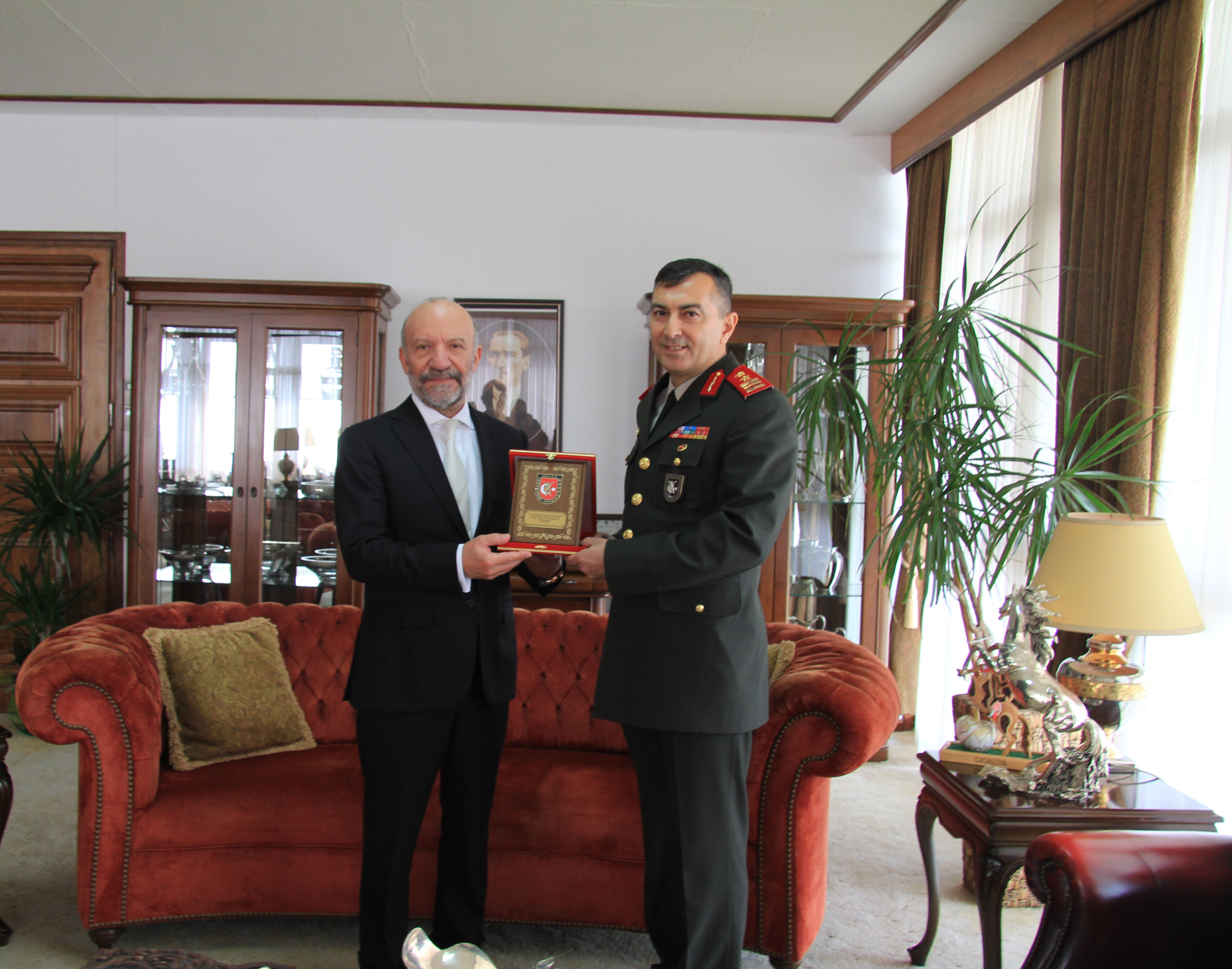 GKK Komutanı Tümgeneral Yılmaz YILDIRIM Yakın Doğu Üniversitesi’ni Ziyaret Etti