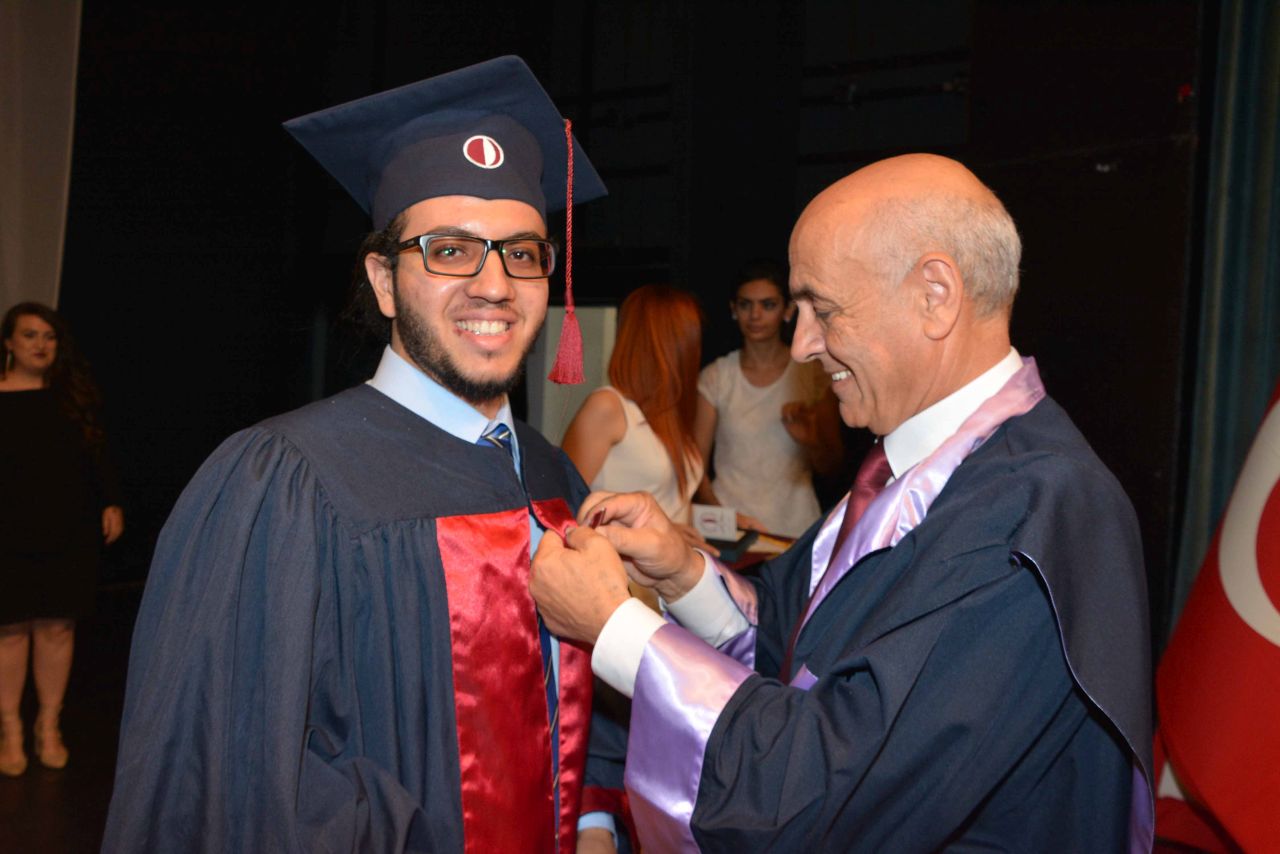 Yakın Doğu Üniversitesi’nin Yeni Nesil Mühendislerine Diplomaları Törenle Takdim Edildi Yakın Doğu Üniversitesi’nin Yeni Nesil Mühendislerine Diplomaları Törenle Takdim Edildi