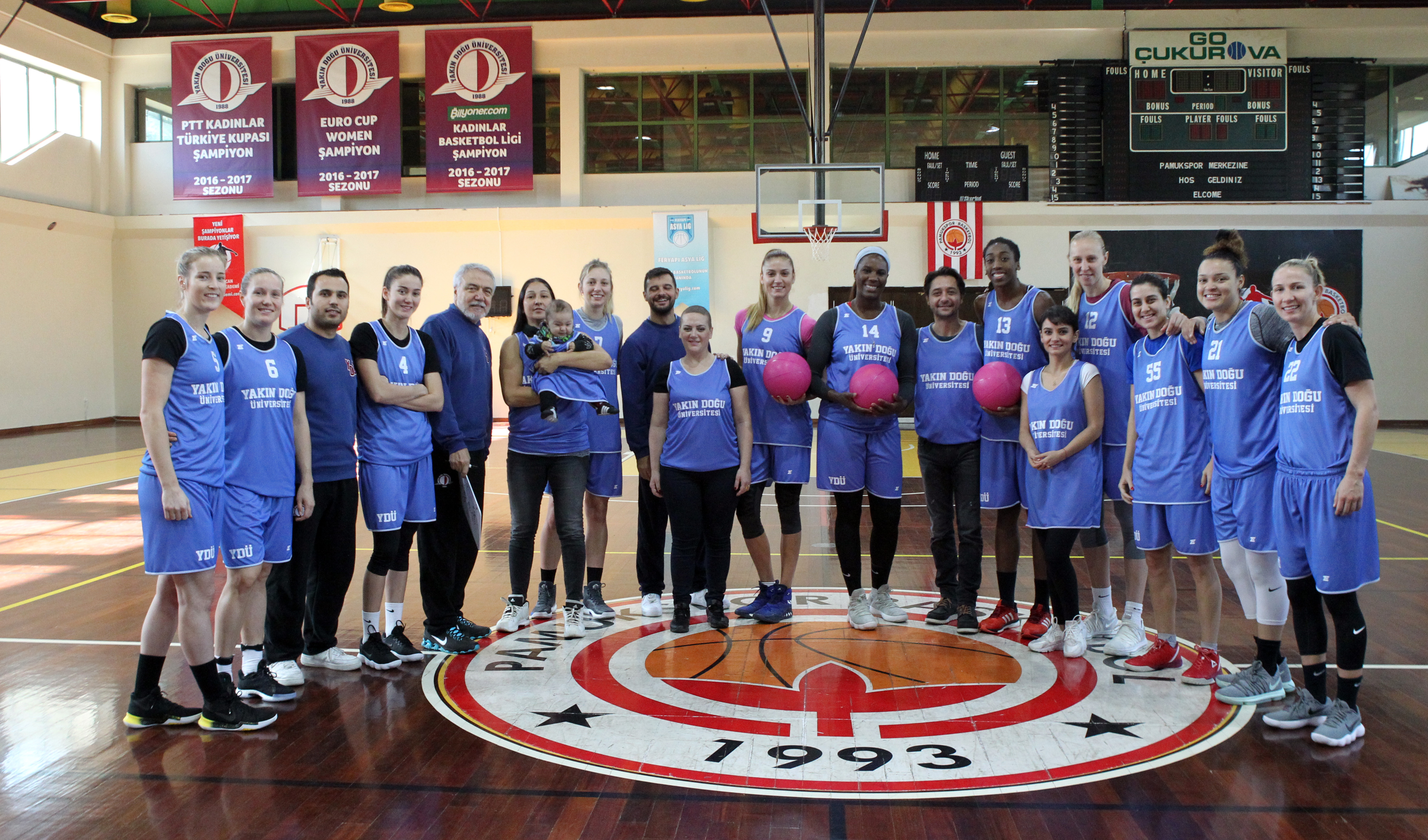 Yakın Doğu Üniversitesi Kadın Basketbol Takımı Meme Kanserine Dikkat Çekti