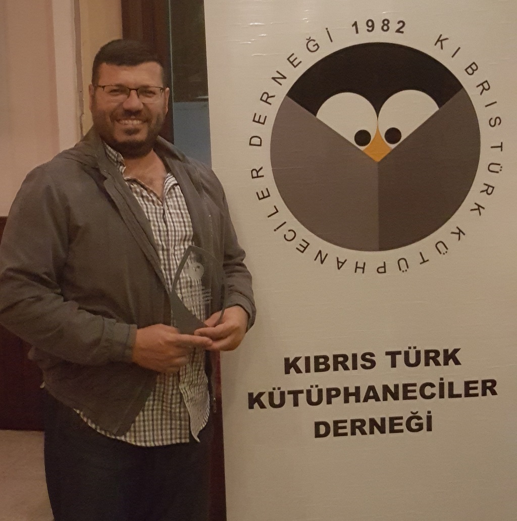 Prof. Dr. Mustafa Sağsan’a Kıbrıs Türk Kütüphaneciliğine Bilimsel Katkılarından Dolayı Plaket Verildi!
