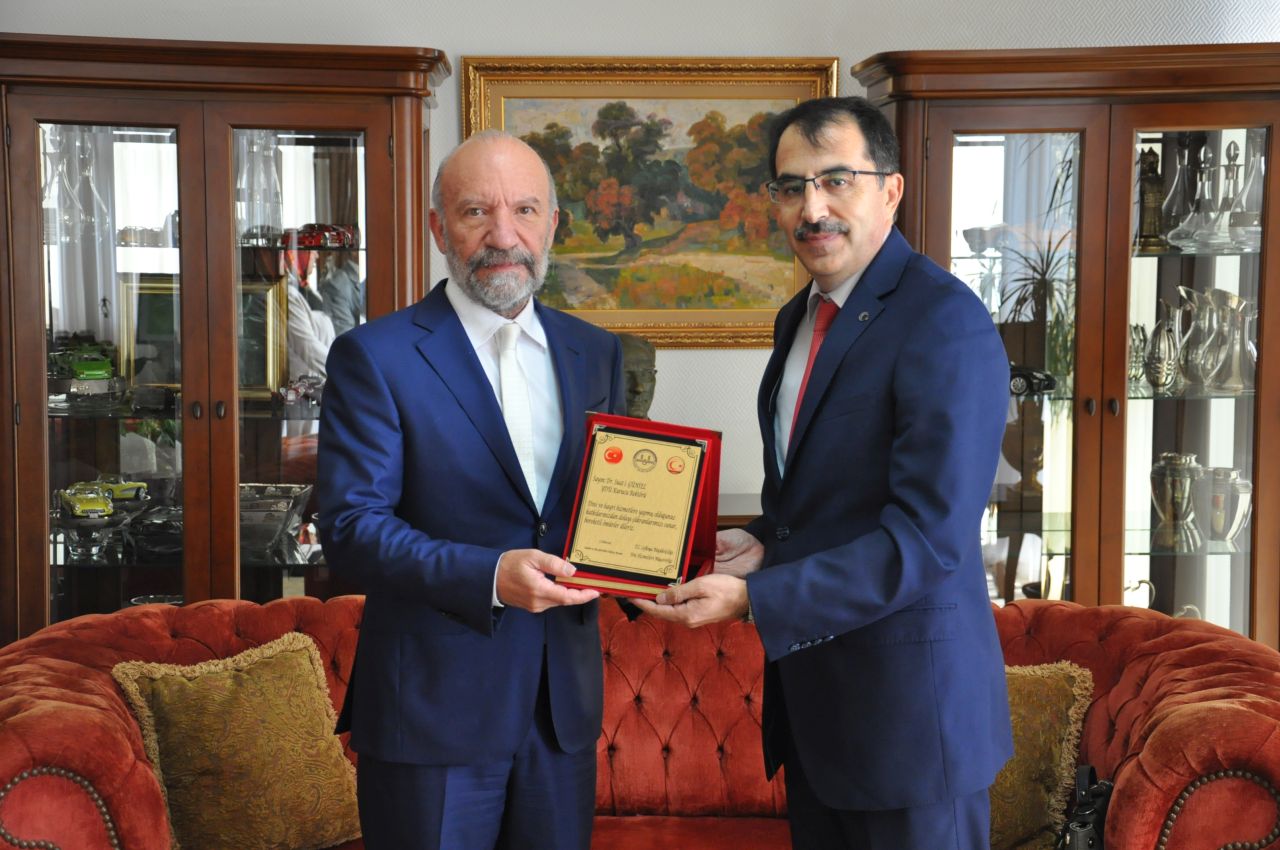 Yakın Doğu Üniversitesi Kurucu Rektörü Dr. Suat İ. Günsel, Din Hizmetleri Müşaviri Erdoğan Eken ve Heyetini Kabul Etti…