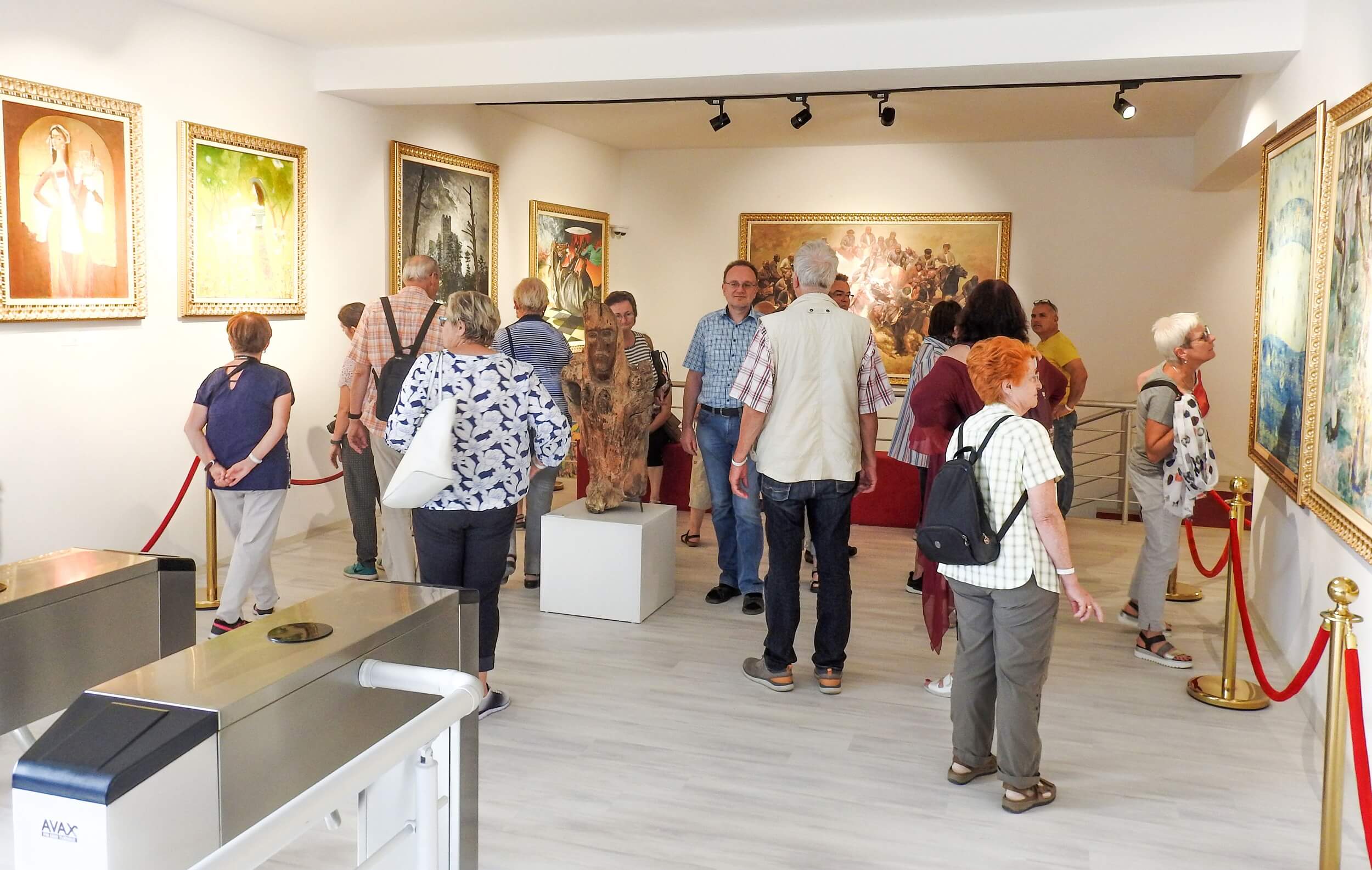 Yakın Doğu Üniversitesi Kampüsünde Yer Alan Kıbrıs Araba Müzesi ile Kıbrıs Modern Sanat Müzesi 180 Kişilik Alman Turist Grubunu Ağırladı…
