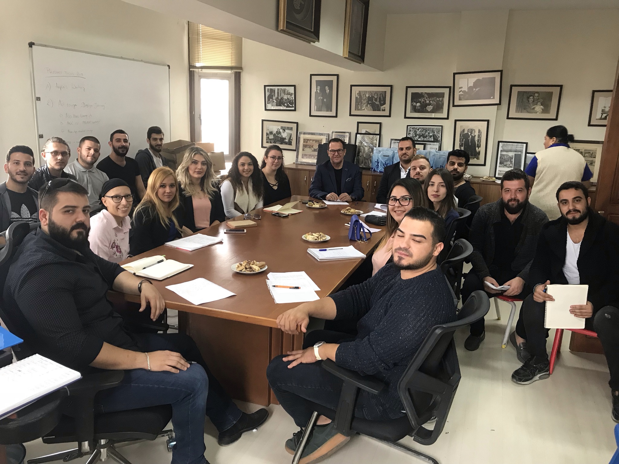 Yakın Doğu Üniversitesi İktisadi ve İdari Bilimler Fakültesi Öğrencileri Pazar Araştırmaları İçin Deniz Plaza’ya Araştırma Gezisi Düzenledi
