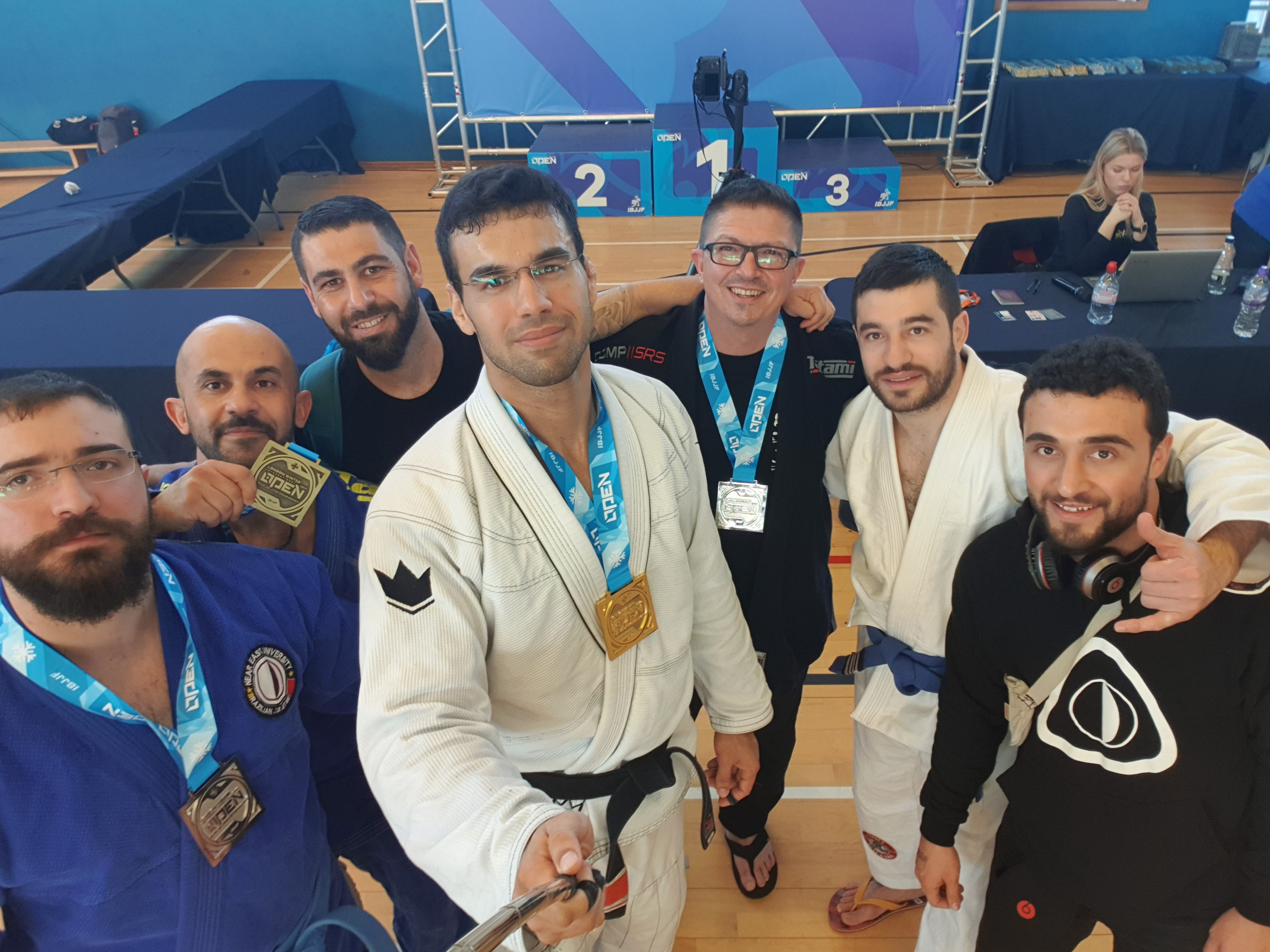 Yakın Doğu Üniversitesi Jiu Jitsu Takımı İki Gün Süren  “Londra Uluslararası Kış Açık Jiu-Jitsu Şampiyonası”nda 2 Altın, 2 Gümüş, 2 Bronz Madalya Kazanarak Tarih Yazdı…