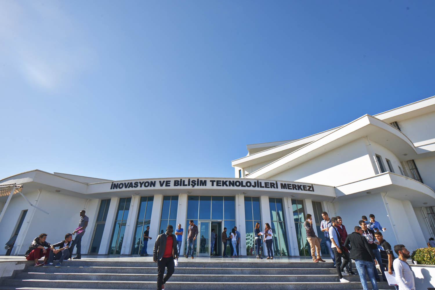 Kuzey Kıbrıs Türk Cumhuriyeti’nin Teknoloji ve Endüstri 4.0 Temelli Ekonomiye Geçişi Masaya Yatırılıyor…