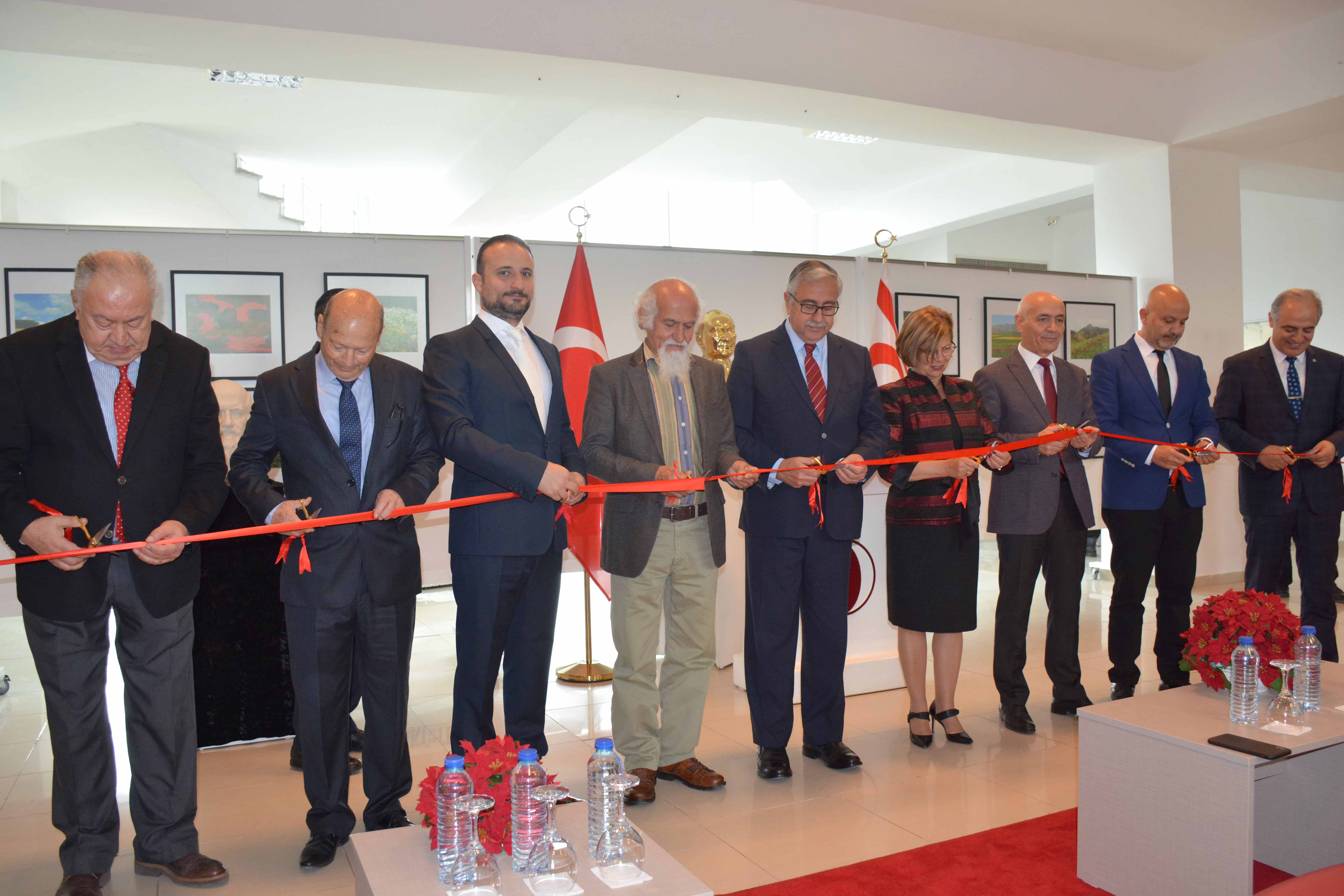 Sanatçı Hikmet Uluçam’ın 190 Eserinden Oluşan “Adanın Renkleri ve Şekilleri” Adlı Fotoğraf Sergisi Cumhurbaşkanı Mustafa Akıncı Tarafından Açıldı…