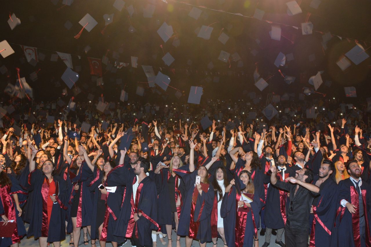 Yakın Doğu Üniversitesi Atatürk Eğitim Fakültesi Mezunları Diplomalarını Aldı…