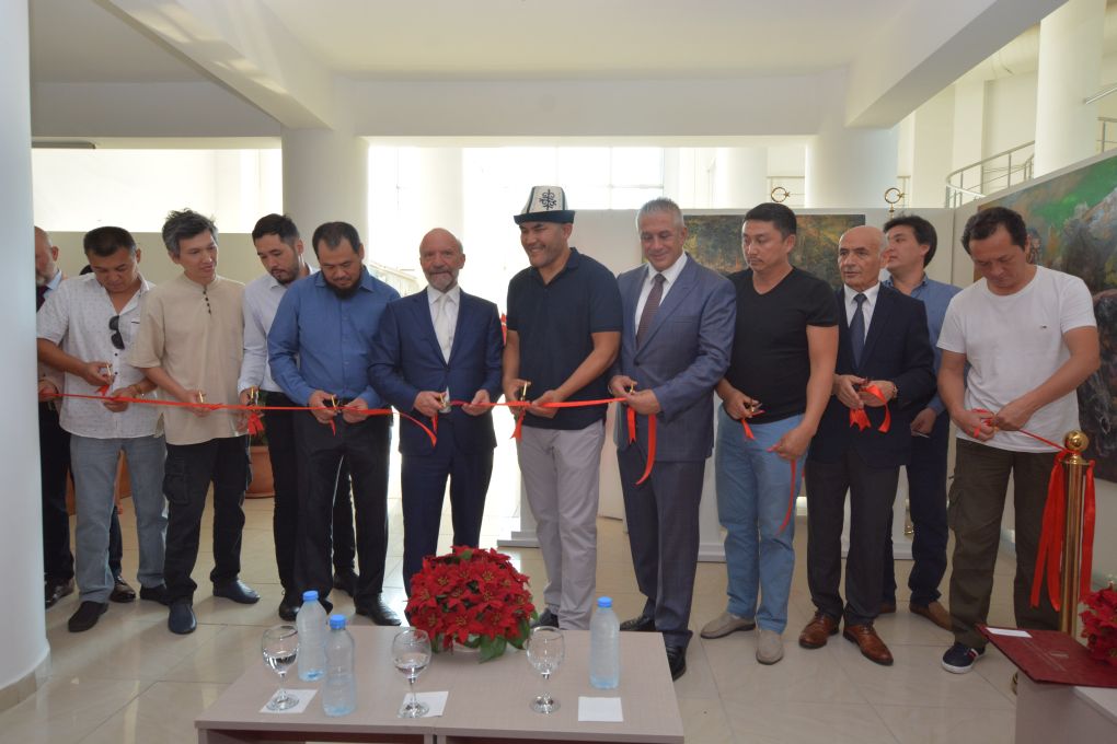 Kırgızistanlı 8 Ressamın Kıbrıs Modern Sanat Müzesi İçin Özel Olarak Hazırladığı ve 36 Eserden Oluşan Kırgızistan Sanatçıları Sergisi Ekonomi ve Enerji Bakanı Hasan Taçoy Tarafından Açıldı…