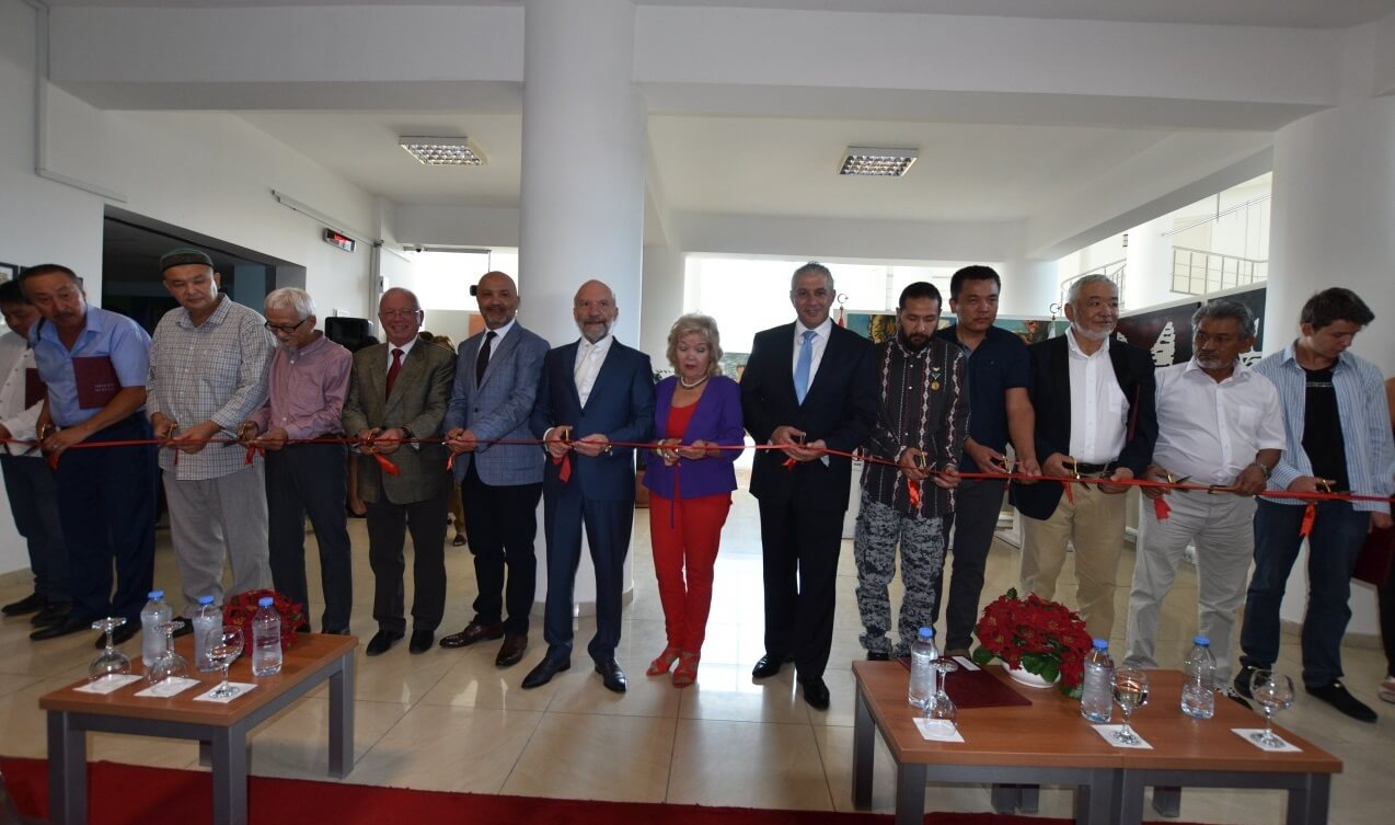 Kazakistan’dan İki Ayrı Gruptan Oluşan 11 Sanatçının Kıbrıs Modern Sanat Müzesi İçin Özel Olarak Hazırladığı ve Toplamda 70 Eserden Oluşan 2 Resim Sergisi Ekonomi ve Enerji Bakanı Hasan Taçoy Tarafından Açıldı…