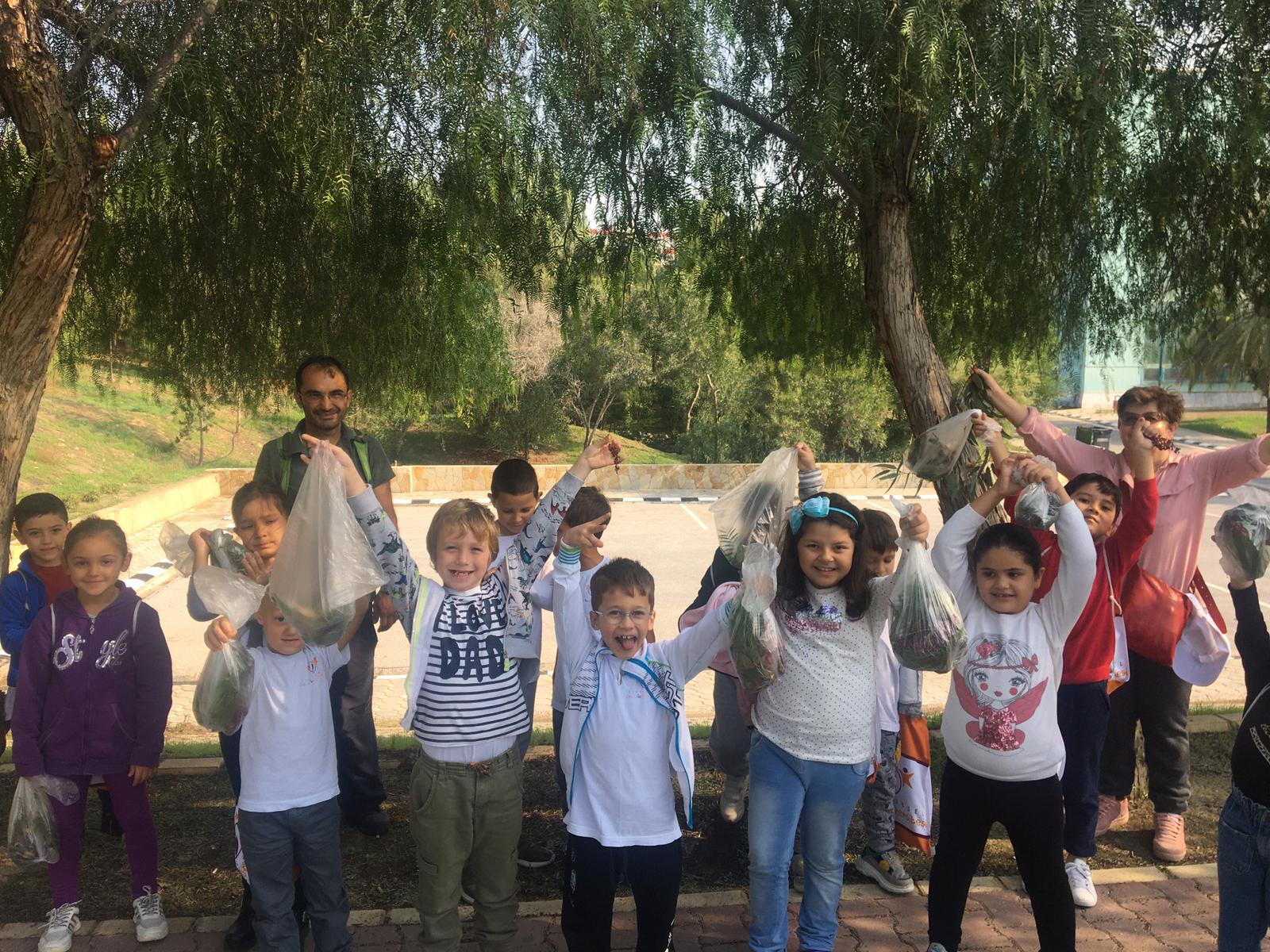 Getting familiarized with the trees and plants, they learned the details about the Horseback Riding…The Fall Term Program Activities of Özay Günsel Children’s University continue