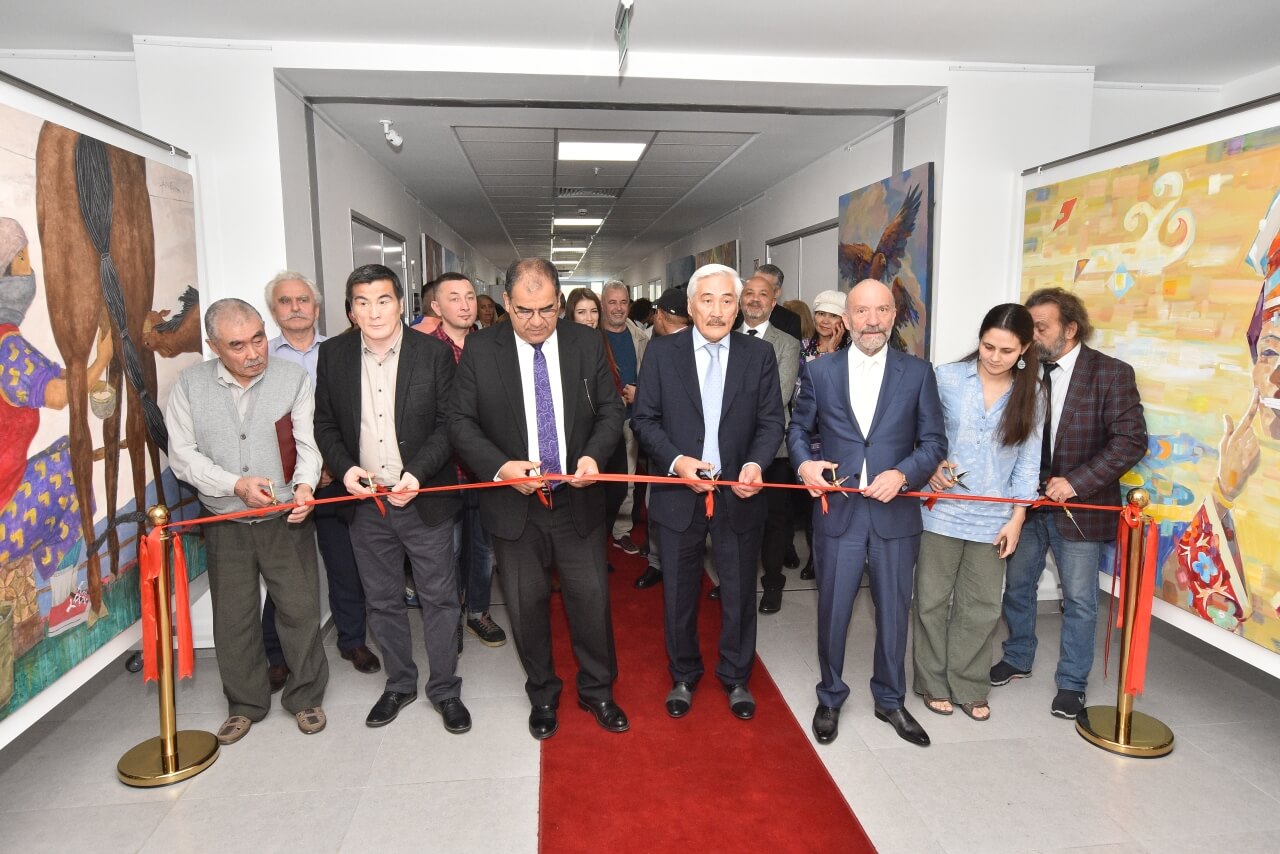 Exclusively prepared for the Cyprus Museum of Modern Arts, a group exhibition consisting of works of Azerbaijani, Kazakh, Uzbek and Tatar artists and a personal exhibition of Azerbaijani artist Rauf Ismailov were opened by Labor and Social Security Minister Faiz Sucuoğlu