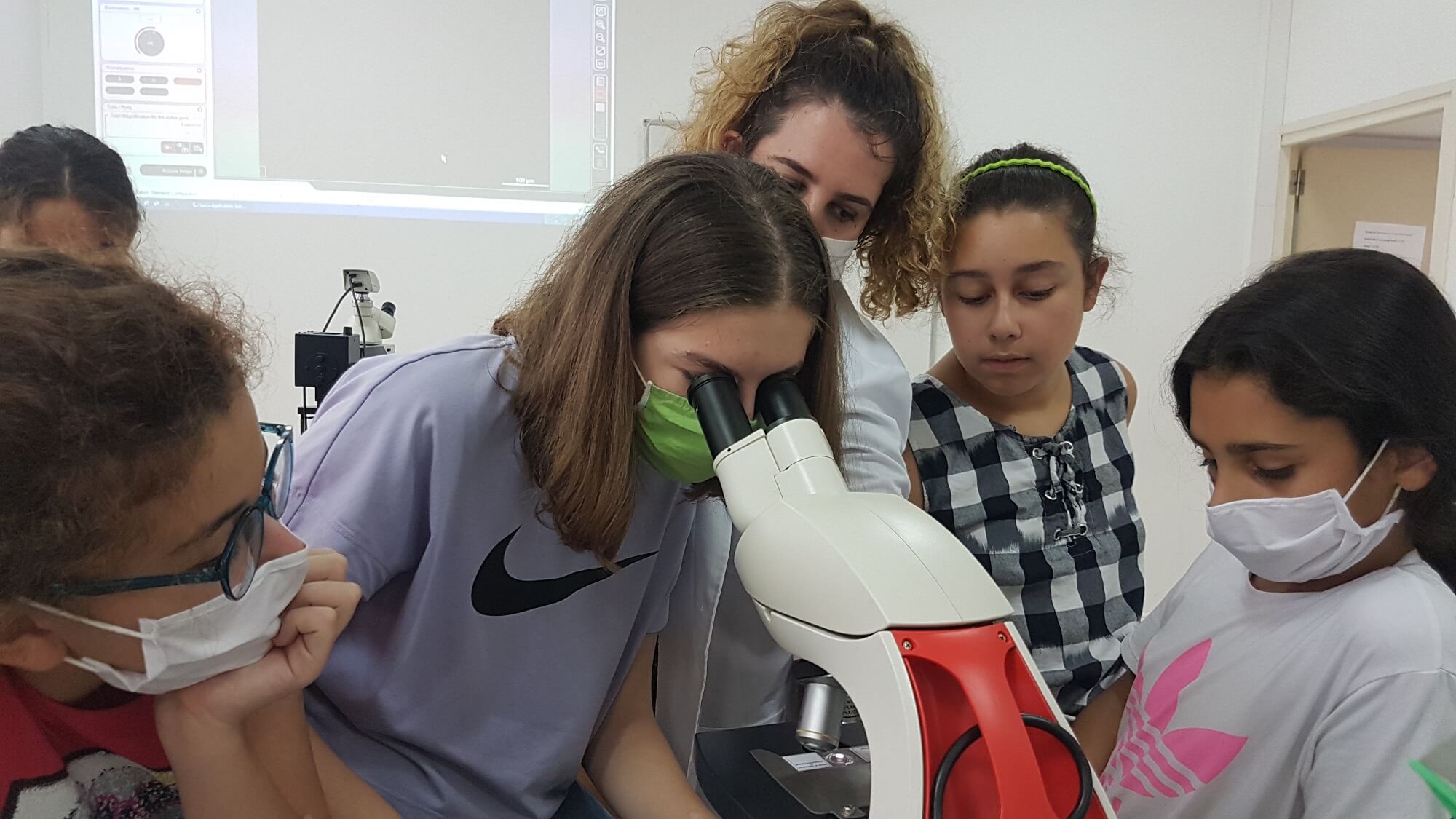 Ученики летней программы Детского Университета Özay Günsel продолжают получать новые знания…