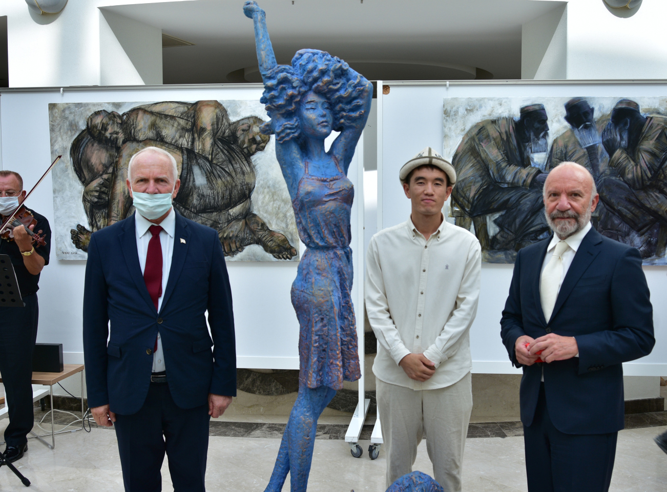 Lefkoşa Surlariçi Şehir Müzesi için, 39 Sanatçının Eserlerinden Oluşan 09 Eylül Lefkoşa’nın Fethinin 450. Yılı Gününde Gerçekleştirilen Karma Sergi Açıldı