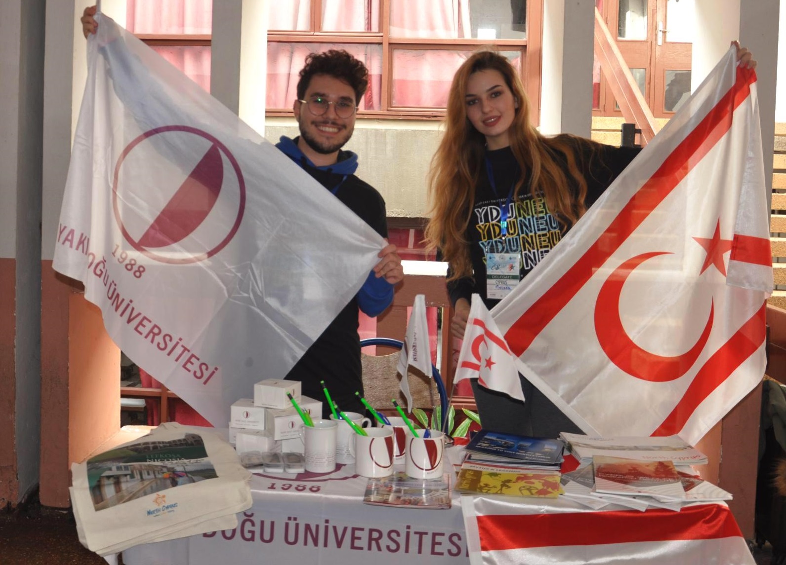 Oshxonadan Vika porno jinsiy aloqa Qizning mushukini yalagan porno onlayn