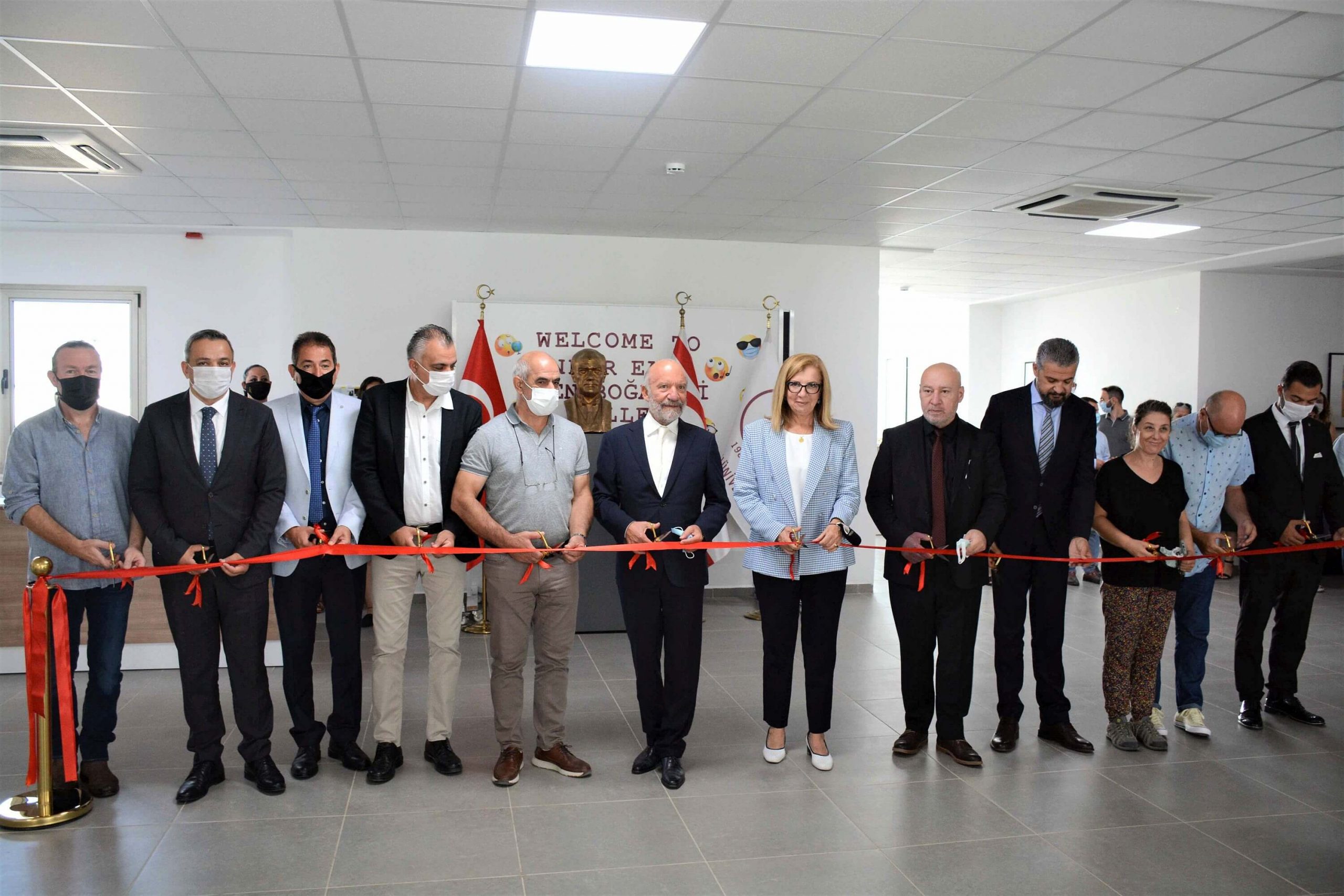 Yakın Doğu Güzel Sanatlar Baskı Resim Sergisi, Bayındırlık ve Ulaştırma Bakanı Resmiye Eroğlu Canaltay Tarafından, Yakın Doğu Yeniboğaziçi Kampüsü Büyük Kütüphane Güzel Sanatlar Galerisi’nde Açıldı